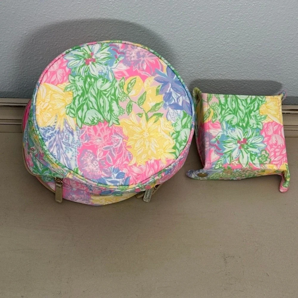 Lilly Pulitzer Travel Makeup Organizer Floral Pink Round Train Case Bag Pink